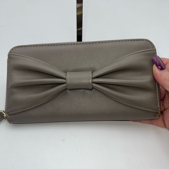 Betsey Johnson Faux Leather Bow Front Long Wallet - Picture 4 of 12